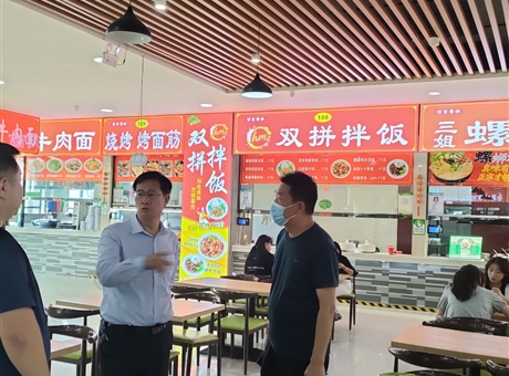 副校長深入食堂檢查指導(dǎo)，護(hù)航新生就餐“第一餐”