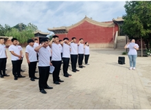 “緬懷先烈，瞻仰紅色文化”