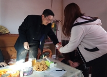 學(xué)院寒假期間開展向家庭經(jīng)濟(jì)困難學(xué)生送溫暖活動